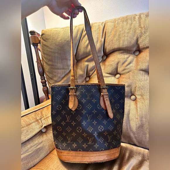 LOUIS VUITTON Bucket PM Monogram Canvas Shoulder Bag - Picture 1 of 14